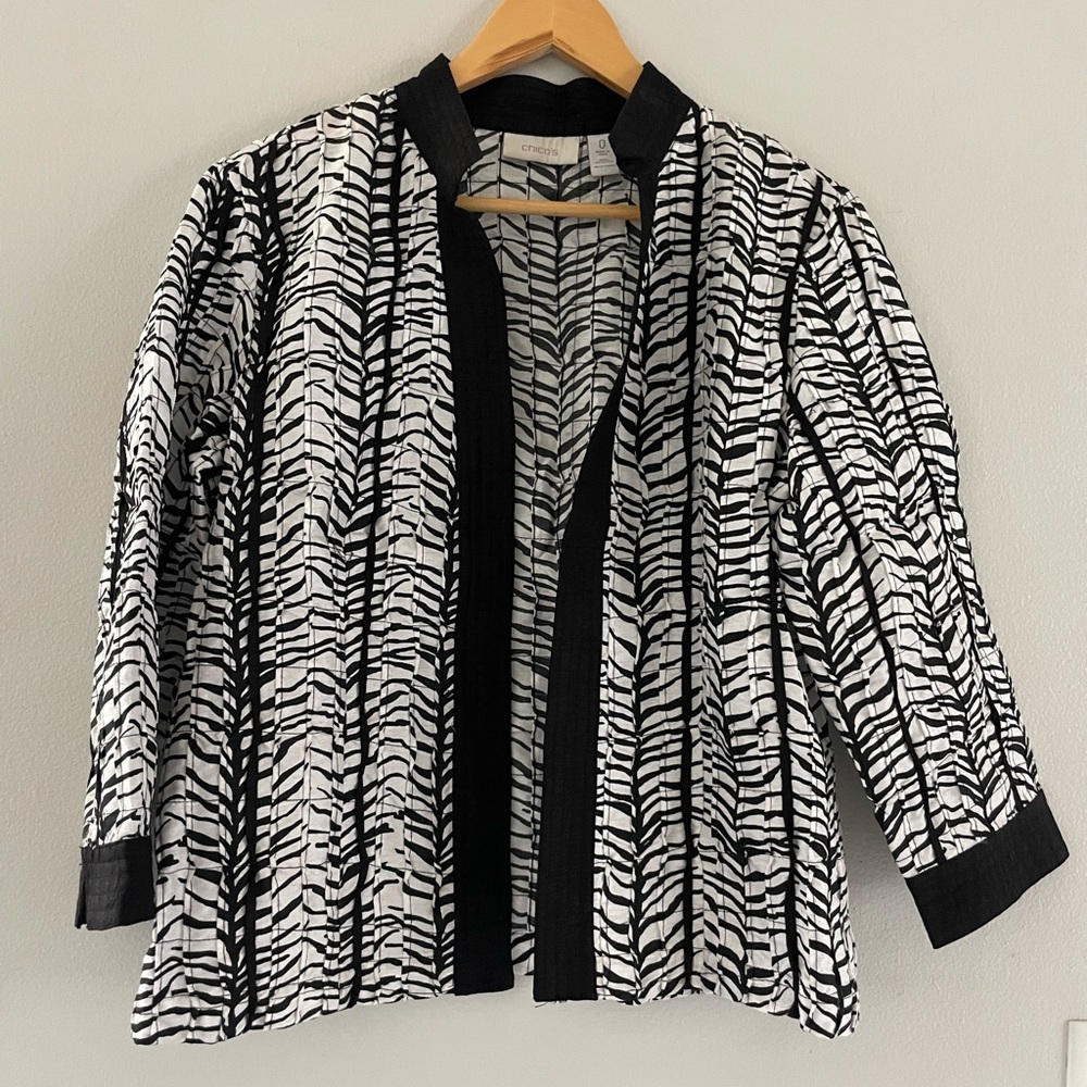 Chico’s Black and White Patterned 3/4 Slevee Jacket